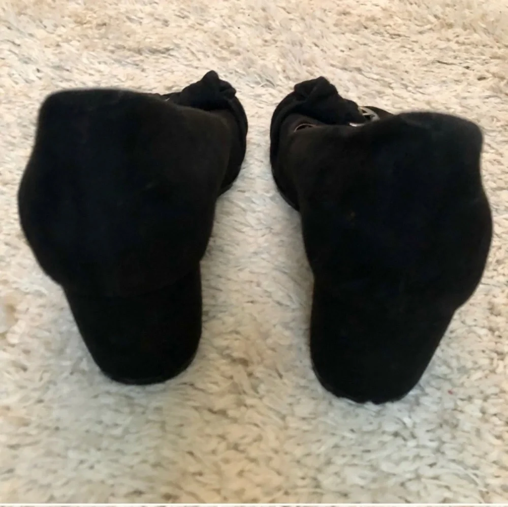 GENTLE SOULS Gabes Bow Black Suede Wedges Sz 8.5